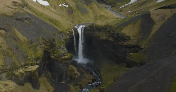 Cinematic Aerial View Beautiful Kvernufoss Waterfall Iceland — ストック動画