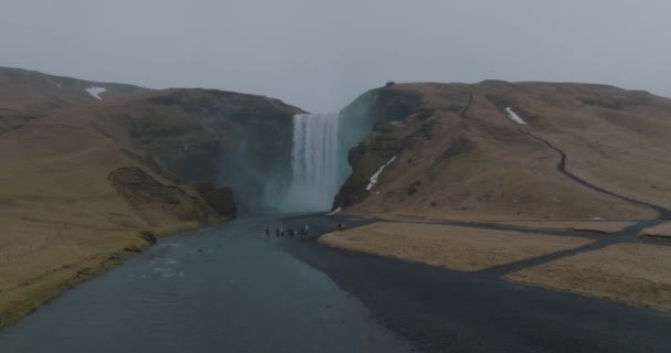 Famous Skogafoss Waterfall Moody Gloomy Iceland Day Εναέρια Προσέγγιση — Αρχείο Βίντεο