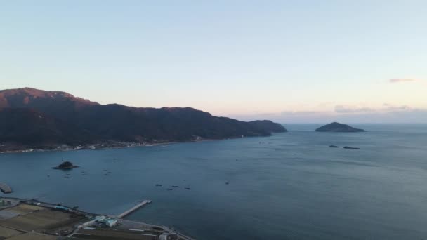 Luchtfoto Zeegezicht Zuid Korea Natuurlandschap Met Bergen Oceaan — Stockvideo