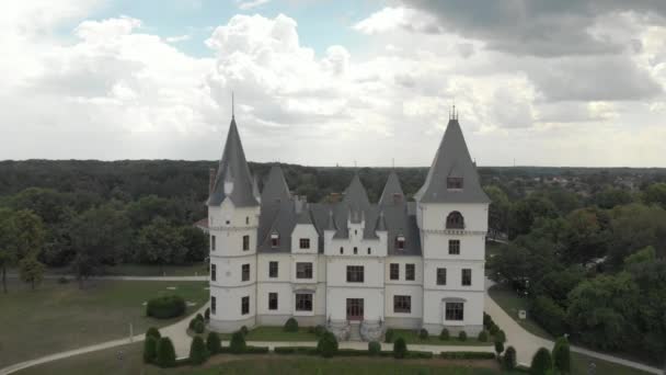 Cinematic Aerial Drone Rise Reverse Shot Andrssy Castle Neogothic Romantic — Stok video