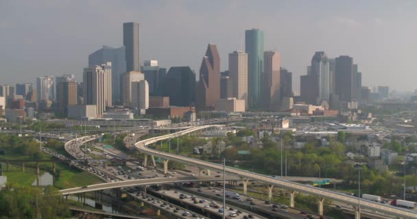 Aerial Cars North Freeway Downtown Houston — стоковое видео