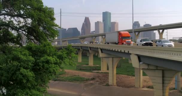 Crane Shot Traffic North Freeway Downtown Houston — ストック動画
