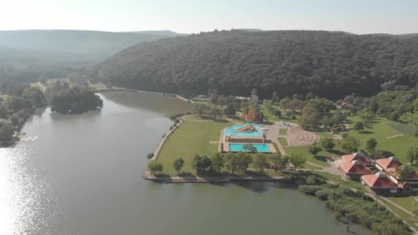 Cinematic Aerial Drone Footage Orf Lake Pools Slides Aquapark Orf — Stok video