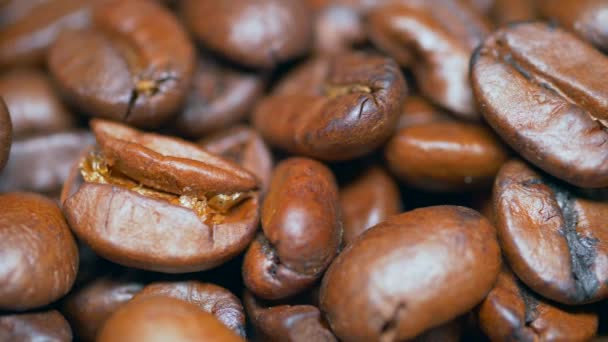 Palone Ziarna Kawy Dolly Shot Aromatyczne Ziarna Kawy Poruszają Się — Wideo stockowe