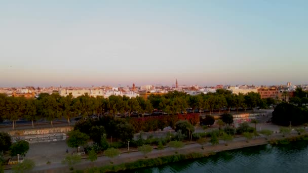 Ascending Shot Guadalquivir River Seville Skyline — Stockvideo