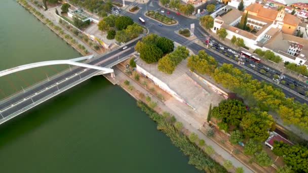 Fotografía Aérea Desde Puente Barqueta Hasta Barrio Macarena — Vídeos de Stock