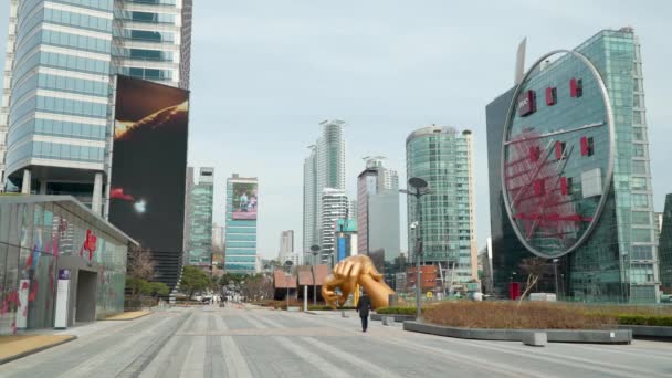 Statue Gangnam Style Starfield Coex Modern Dgb Bank Building Street — Video Stock