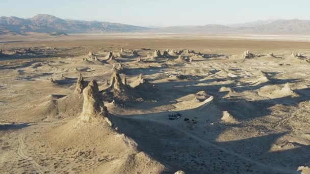 Wide Aerial Shot Tufa Spires While Camping Trona Pinnacles — Vídeos de Stock