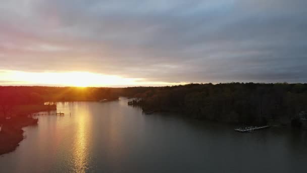 Solnedgång Reflektion Över Sjö Newburg — Stockvideo