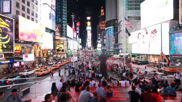 People Enjoy Manhattan Time Square Atmosphere New York City — Stock Video