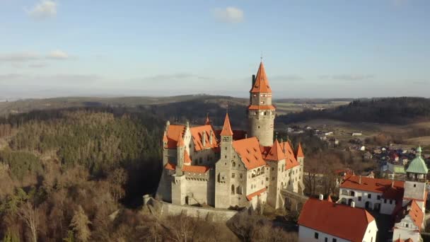 Αεροπλάνο Φρούριο Στο Κάστρο Bouzov Hrad Στη Μοραβία Της Τσεχίας — Αρχείο Βίντεο
