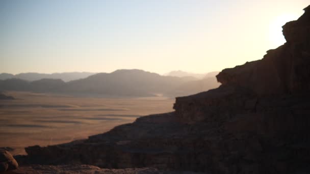 ヨルダンワディ ラム国立公園の夕日の山の景色 — ストック動画