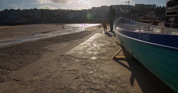 Fishing Boat Ives Harbour Low Tide Cornwall Verenigd Koninkrijk Statisch — Stockvideo