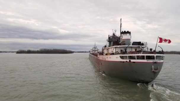 Промисловий Вантажний Корабель Канадським Прапором Пливе Річці Детройт Вигляд Повітря — стокове відео