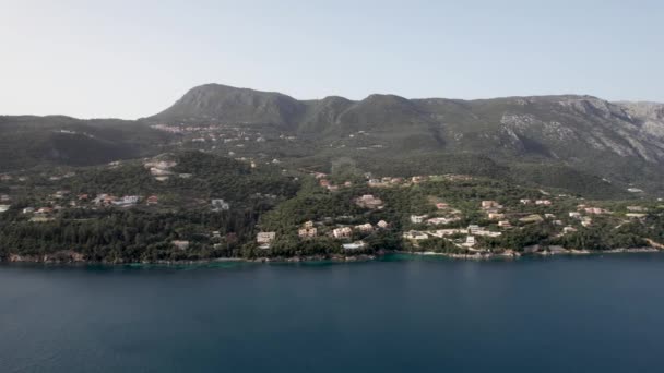 Panning Shot Sideways Left Right Coastal Line Greece Green Mountains — Vídeo de stock