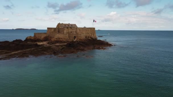 Fort Petit Getijdeneiland Saint Malo Bretagne Frankrijk Luchtcirkeling — Stockvideo