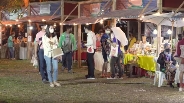 Persone Che Passeggiano Intorno Bazar Notte Durante Festival Annuale Organizzato — Video Stock