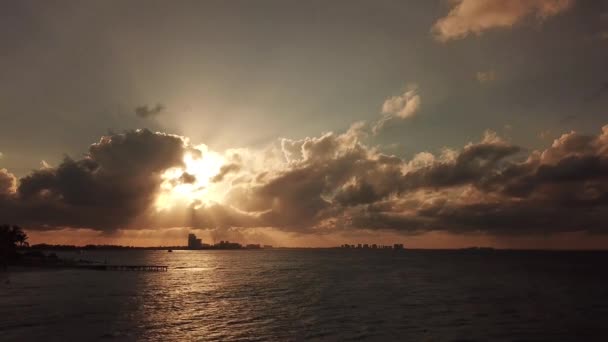 Boom Cancun Striscia Che Coprono Miglia Con Bel Tramonto Dorato — Video Stock