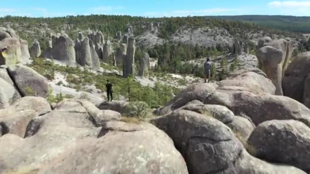 Viajantes Tendo Vista Valle Los Monjes Chihuahua Antena — Vídeo de Stock