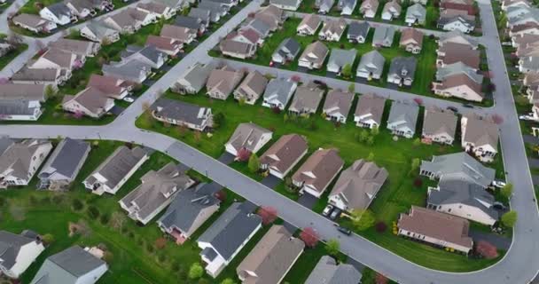 Neue Wohnungen Beginnen Moderne Architektur Amerikanischen Wohnanlagen Seniorenwohngemeinschaft Luftaufnahme Von — Stockvideo