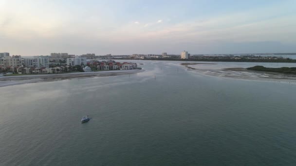 Voo Sobre Oceano Ilha Praia Clearwater Flórida Durante Hora Ouro — Vídeo de Stock