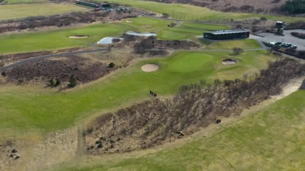 Lysande Grön Golfbana Reykjavik Island Dagen Flygplan — Stockvideo