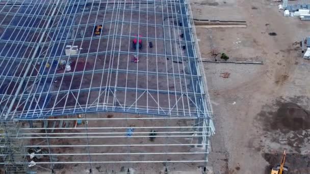 Onafgewerkte Moderne Industriële Bouwplaats Stalen Frame Overhead Luchtfoto Weg Trekken — Stockvideo