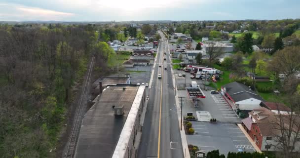 Gata Genom Liten Stad Amerika Vårsäsong Med Fattiga Landsbygdssamhällen Omvänd — Stockvideo