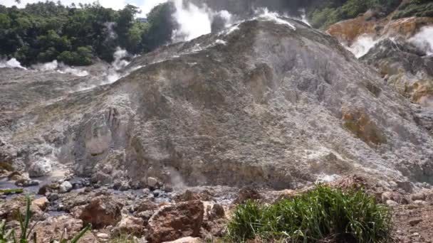 Handheld Beelden Van Drive Vulkaan Crater Caribbean — Stockvideo