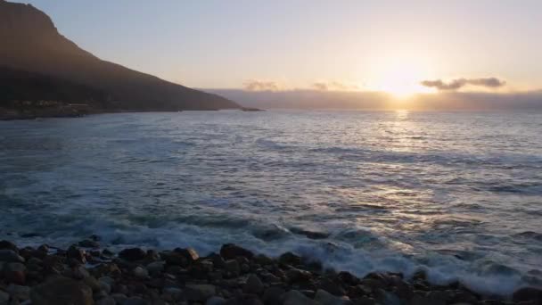 Relaxační Pohled Západ Slunce Pláže Vlnami Oceánu Statické — Stock video