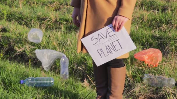 Planet Board Text Woman Hand While Standing Meadow Filled Plastic — Stock Video