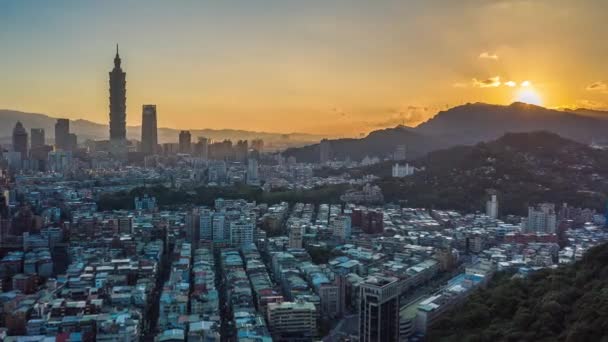 Hava Hipersürati Taipei Şehrinin Silueti Dağların Silueti Güneş Doğarken 101 — Stok video