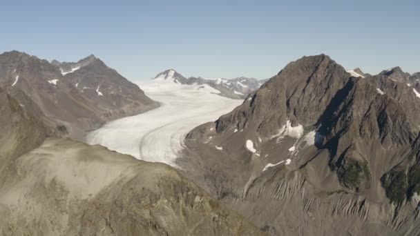 阿拉斯加冰原冰川与冰雪融化对全球暖化污染的危害 基奈山的鸟瞰 — 图库视频影像