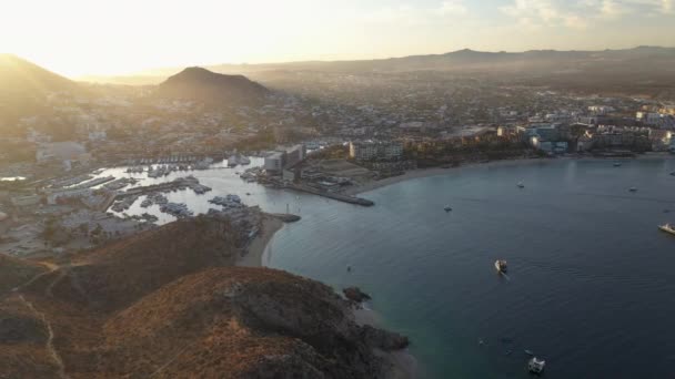 Dron Záběr Letovisek Playa Mdano Horami Dálce Cabo San Lucas — Stock video