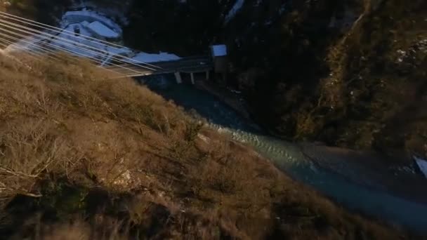 Przelot Nad Mostem Podążanie Czarnym Samochodem Drodze Dużych Prędkościach — Wideo stockowe