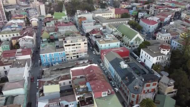 Panoramiczny Widok Lotu Ptaka Kolorowe Domy Turystyczne Valparaiso Chile — Wideo stockowe