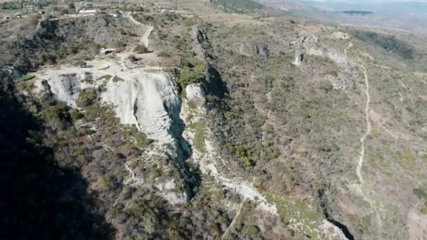 Flygfoto Över Hierve Agua Uppsättning Naturliga Travertinklippformationer San Lorenzo Albarradas — Stockvideo