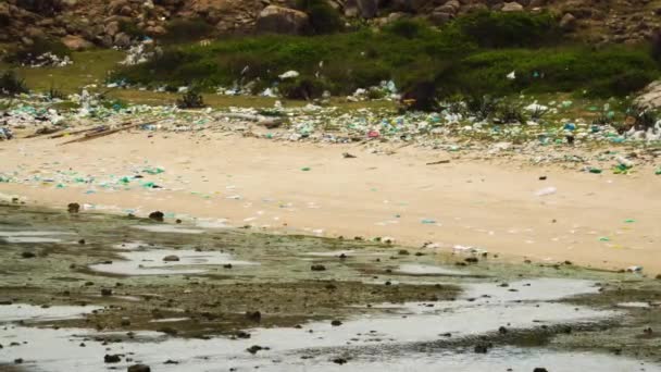 Rubbish Scattered Beach Shore Vietnam Pan Left Shot — Stock Video