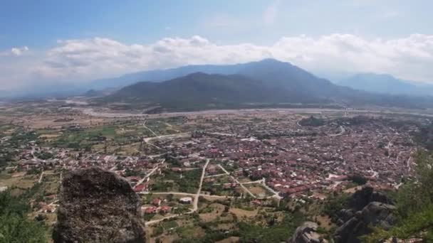 Kalambaka Şehrinin Panoramik Manzarası Meteorların Bakış Açılarından Bir Yaz Günü — Stok video