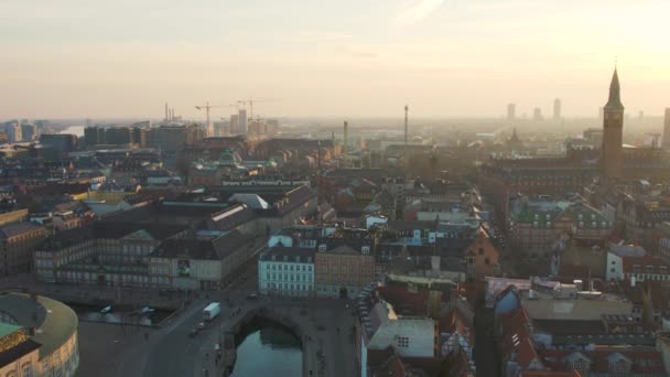 Drone Decent Copenhagen Buildings Tower Stream 60Fps — Stockvideo