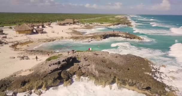 Letecký Letoun Pohled Pobřeží Tulum Plážovou Silnicí Mezi Džunglí Karibským — Stock video