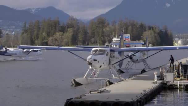 Pilot Getting Seaplane Dock Terminal Vancouver Harbour Flight Centre Canada — Stock Video