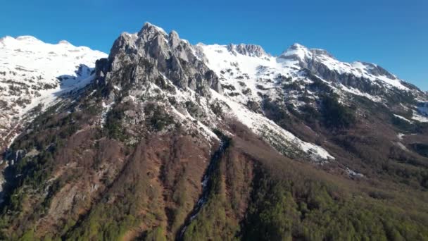Cima Montaña Alpina Reto Para Los Escaladores Que Visitan Valle — Vídeo de stock
