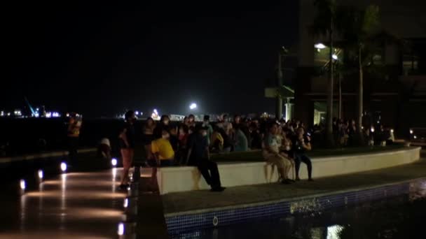 Vista Editorial Gente Disfrutando Las Vistas Nocturnas Complejo Inmobiliario Corso — Vídeo de stock