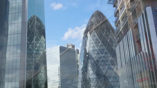 联合王国伦敦Gherkin上空的云彩 — 图库视频影像