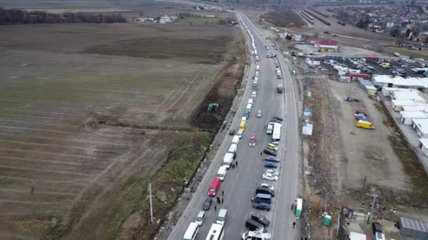 Drone Tiro Revelando Ônibus Caminhões Esperando Para Atravessar Fronteira Para — Vídeo de Stock