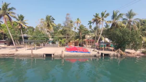 Вид Плавучей Лодки Водный Канал Близлежащую Деревню Alappuzha Индия — стоковое видео