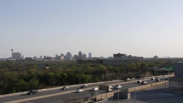 Innenstadt San Antonio Skyline Und Freeway 24Fps — Stockvideo