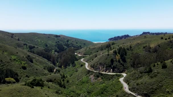 Natursköna Tamalpais Valley Mountains Och Kurviga Shoreline Motorväg Med Muir — Stockvideo