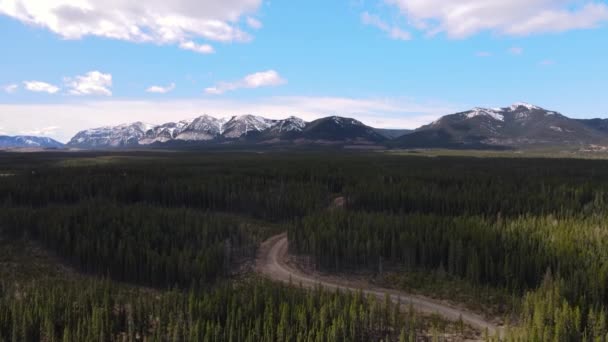 Vista Aérea Las Montañas Nevadas Cerca Nordegg Alberta Cananda — Vídeos de Stock